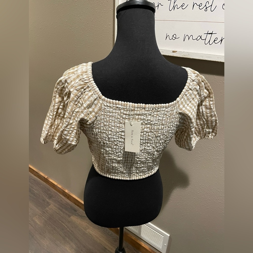 NWT- Super Cute Crop Top- Medium - Picture 4 of 9
